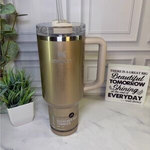 Stanley x elf Honey Talks 40oz Quencher BNWT